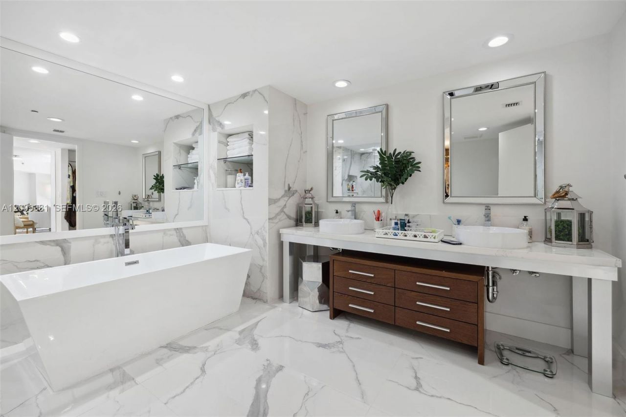 465 Brickell Ave , Unit 701, Miami, FL 33131 Photo