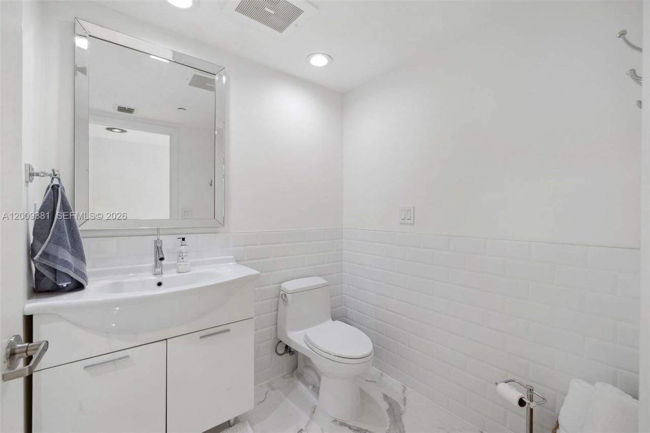 465 Brickell Ave , Unit 701, Miami, FL 33131 Photo