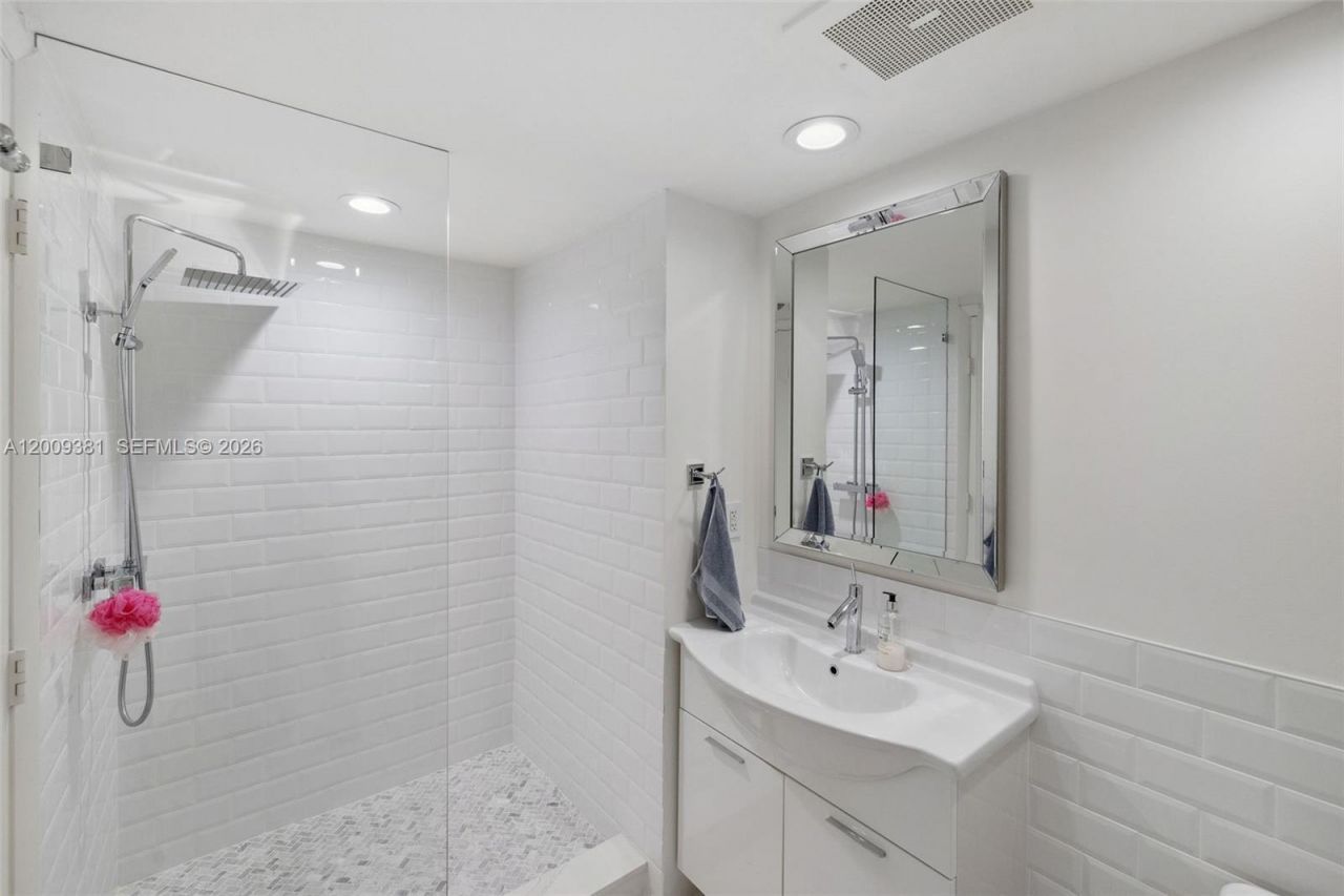 465 Brickell Ave , Unit 701, Miami, FL 33131 Photo