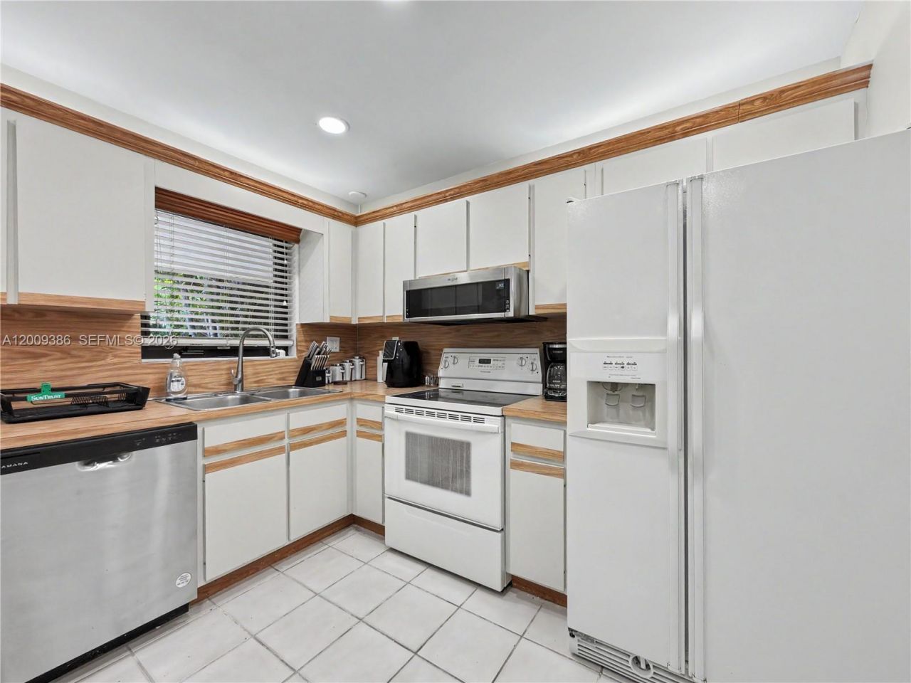 6714 N Waterway Dr, Miami, FL 33155 Photo