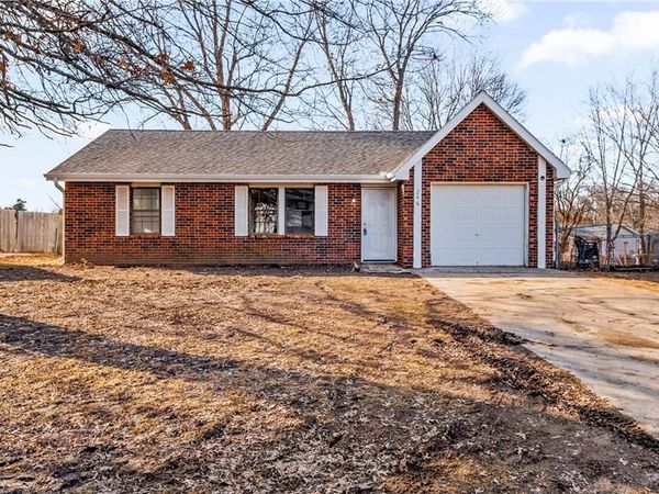 246 SE 101st Road, Warrensburg, MO 64093