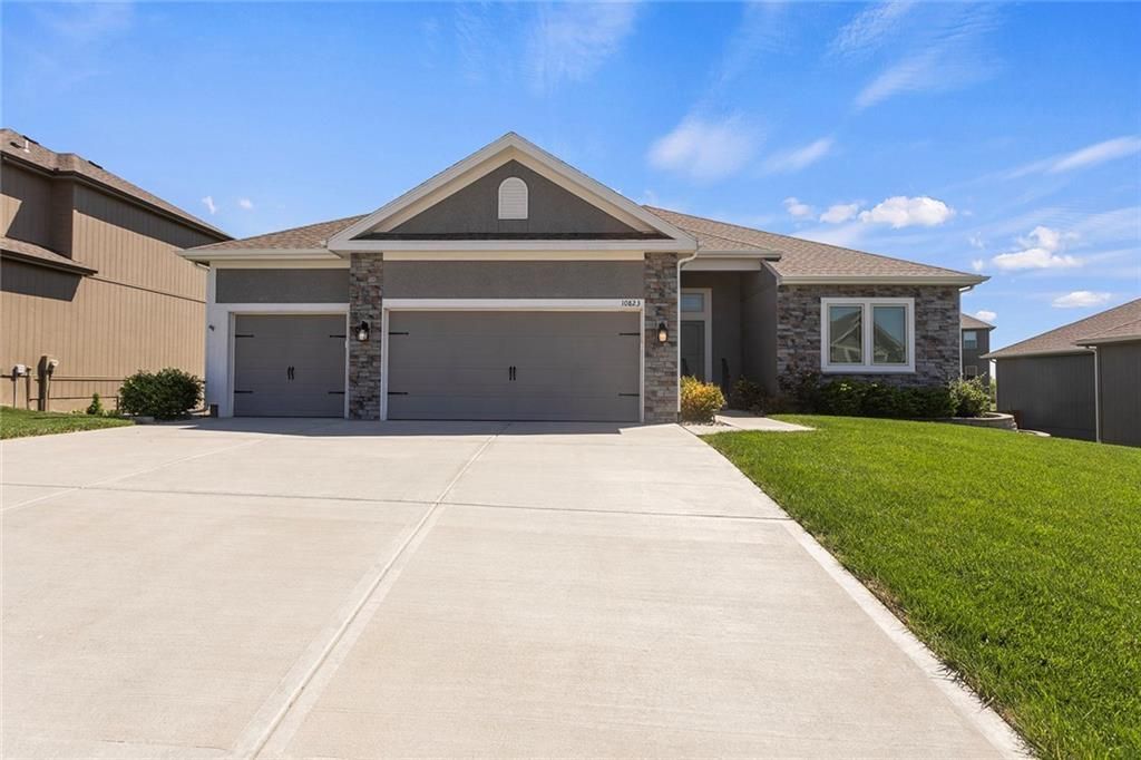 10823 N Corrington Avenue, Kansas City, MO 64156 Main Photo