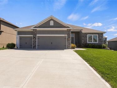 10823 N Corrington Avenue, Kansas City, MO 64156