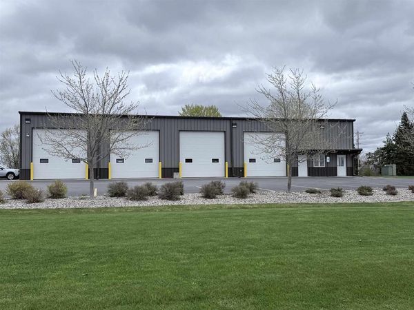 3160 W FERNAU COURT, Oshkosh, WI 54901