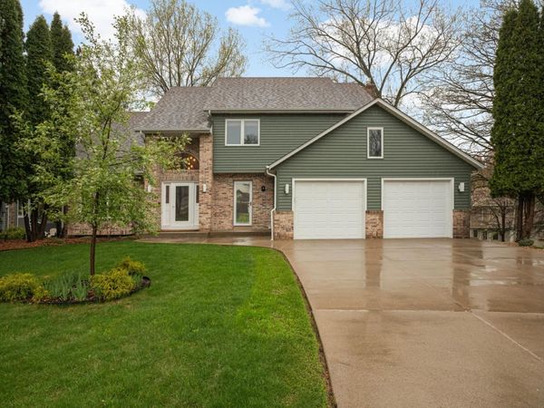 2577 Spirit Drive E, North Saint Paul, MN 55109