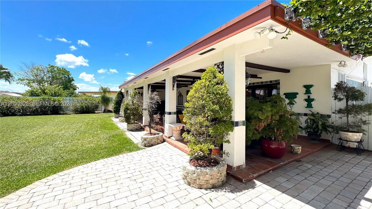 13300 SW 21st St, Miami, FL 33175 Photo