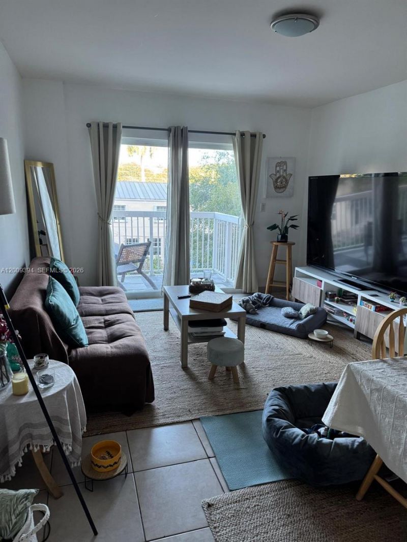 2740 SW 28th Ter, Unit 305, Miami, FL 33133 Photo