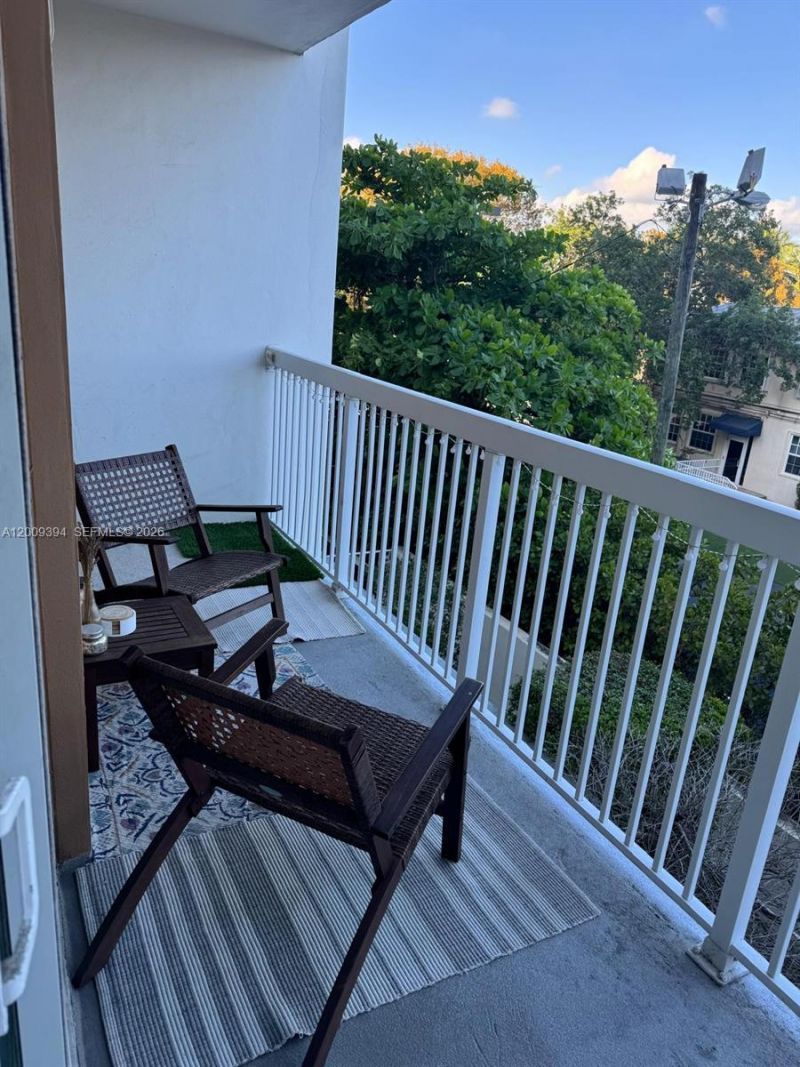 2740 SW 28th Ter, Unit 305, Miami, FL 33133 Photo