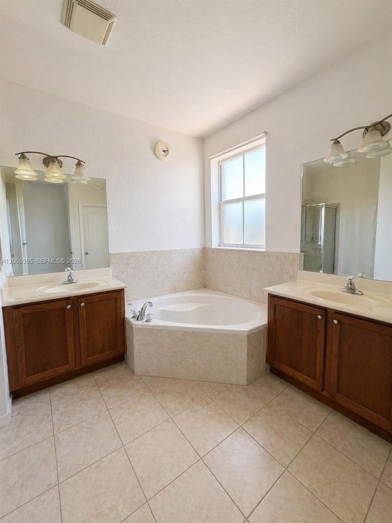 11028 NW 87th Ln , Doral, FL 33178 Photo