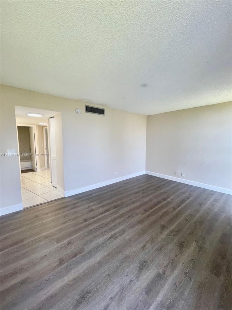 20400 W Country Club Dr , Unit 608, Aventura, FL 33180 Photo