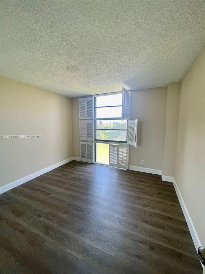 20400 W Country Club Dr , Unit 608, Aventura, FL 33180 Photo