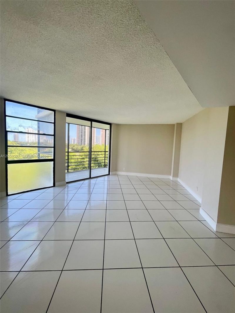 20400 W Country Club Dr , Unit 608, Aventura, FL 33180 Photo