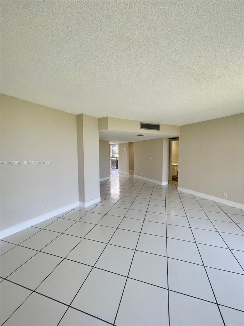 20400 W Country Club Dr , Unit 608, Aventura, FL 33180 Photo
