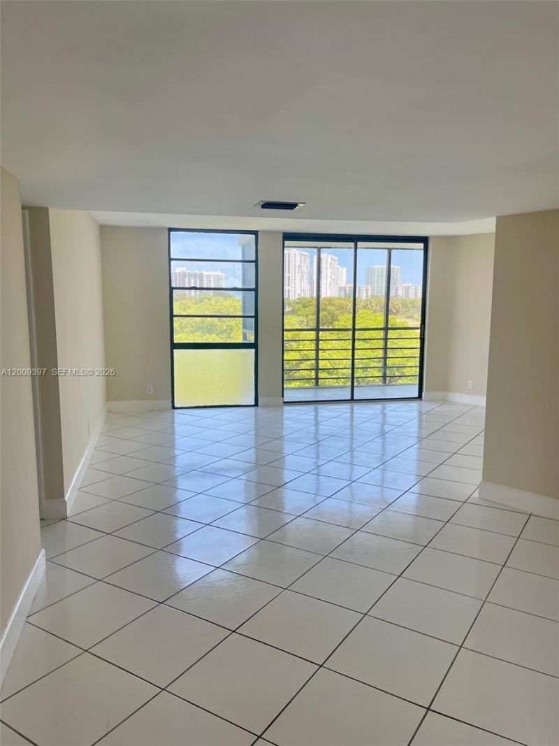 20400 W Country Club Dr , Unit 608, Aventura, FL 33180 Photo