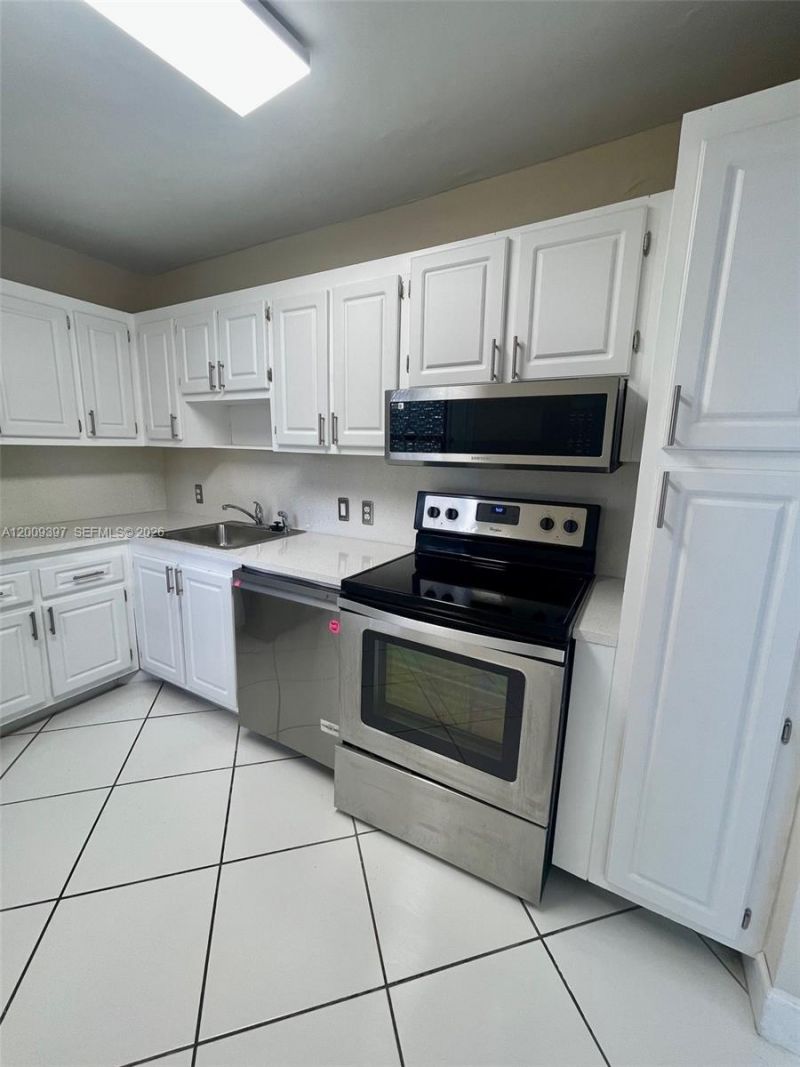20400 W Country Club Dr , Unit 608, Aventura, FL 33180 Photo