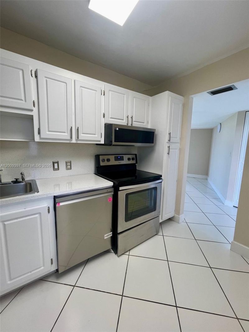 20400 W Country Club Dr , Unit 608, Aventura, FL 33180 Photo