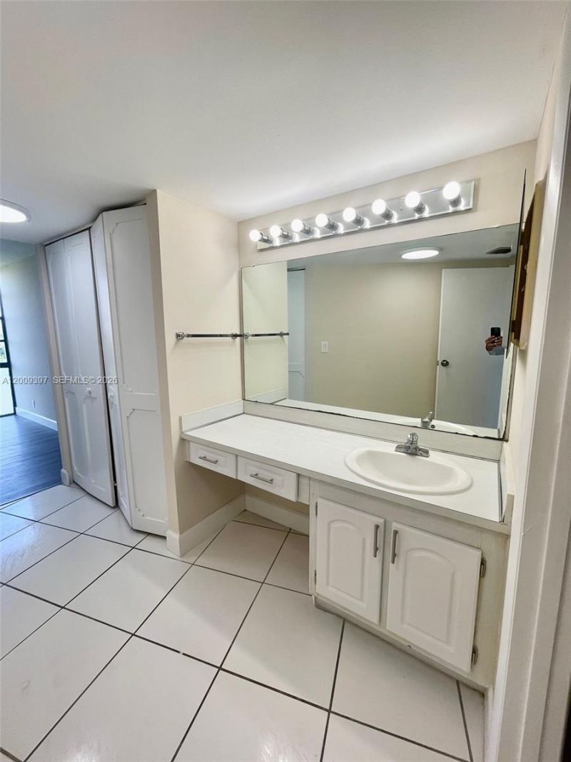 20400 W Country Club Dr , Unit 608, Aventura, FL 33180 Photo