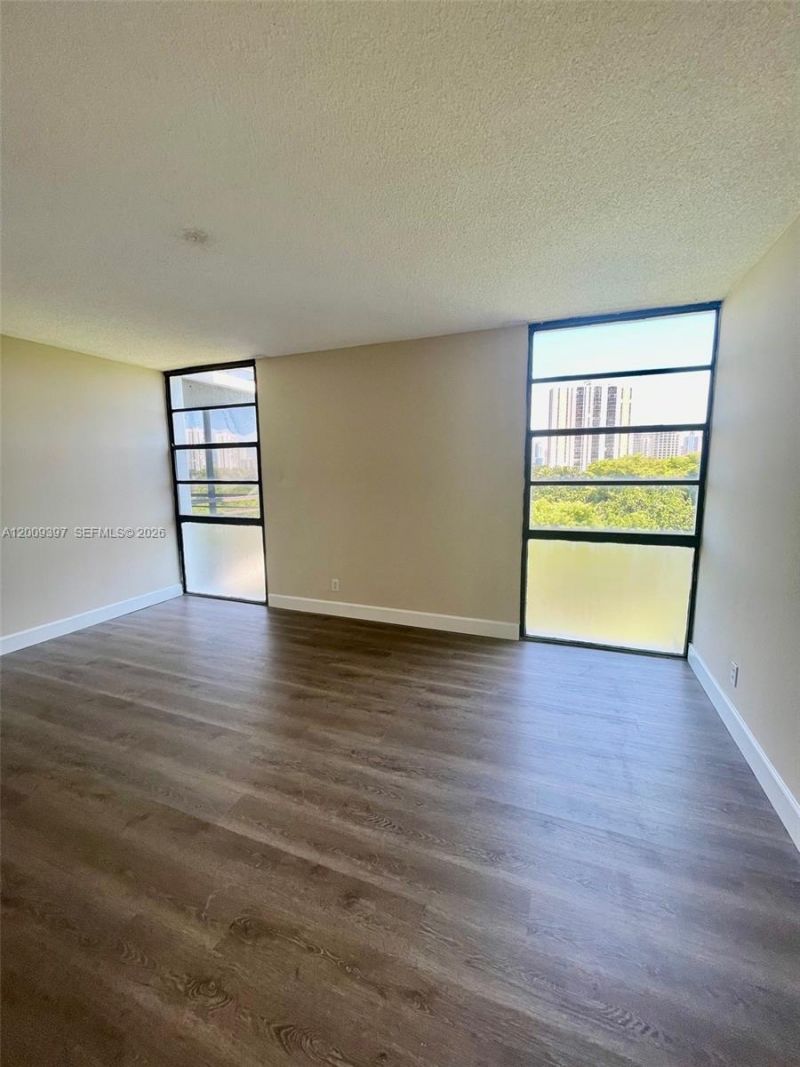 20400 W Country Club Dr , Unit 608, Aventura, FL 33180 Photo