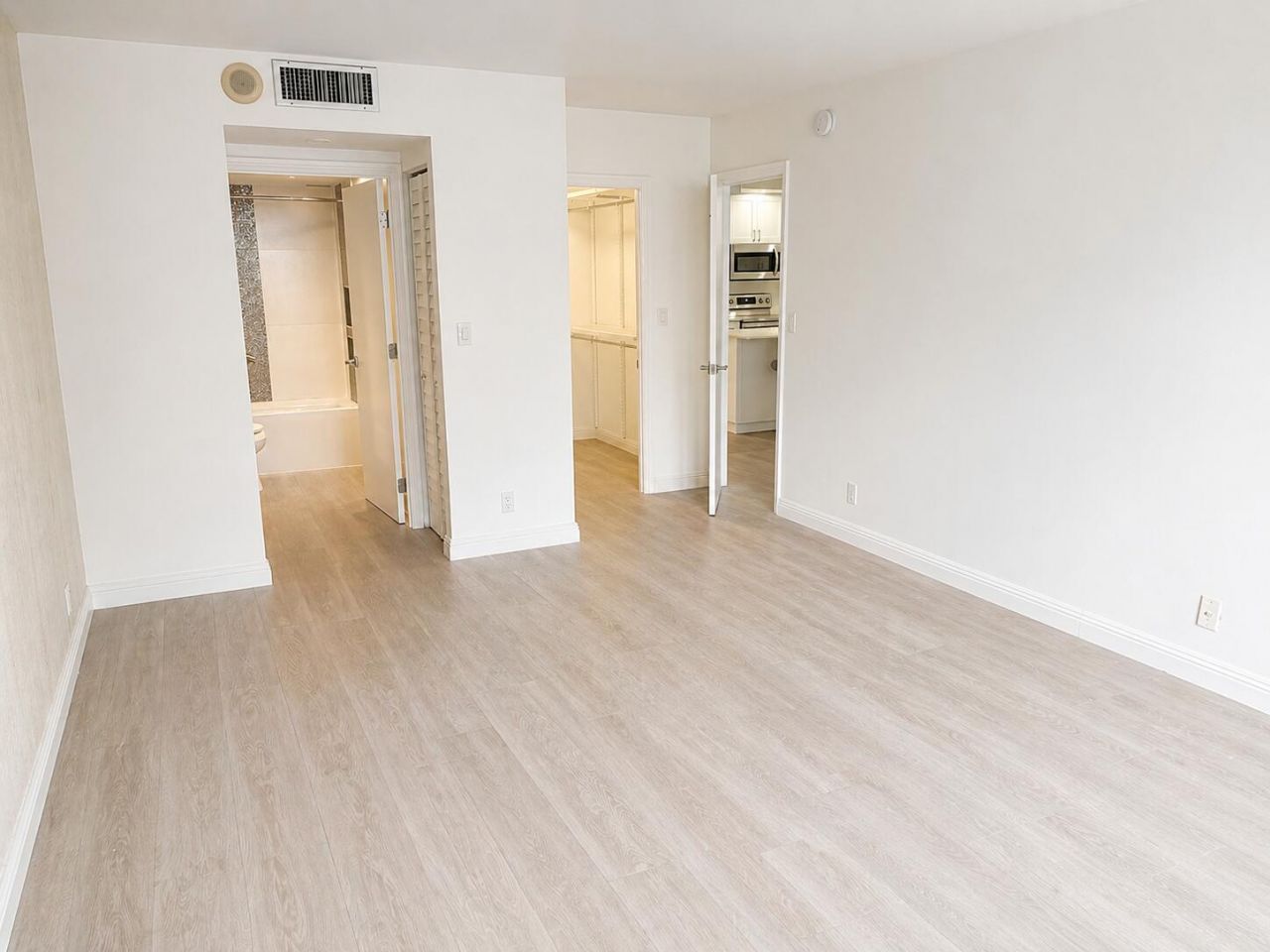 600 Three Islands Boulevard, Unit 1016, Hallandale Beach, FL 33009 Photo