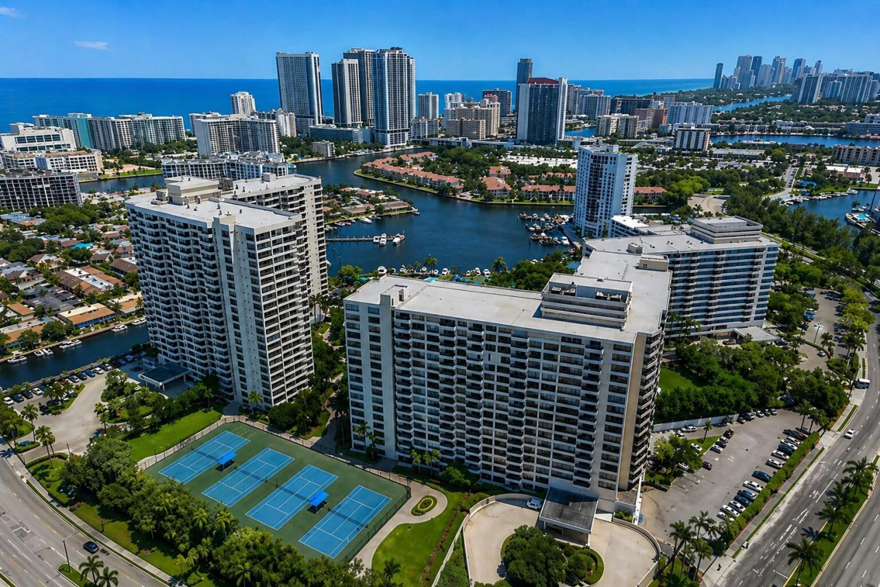 600 Three Islands Boulevard, Unit 1016, Hallandale Beach, FL 33009 Photo