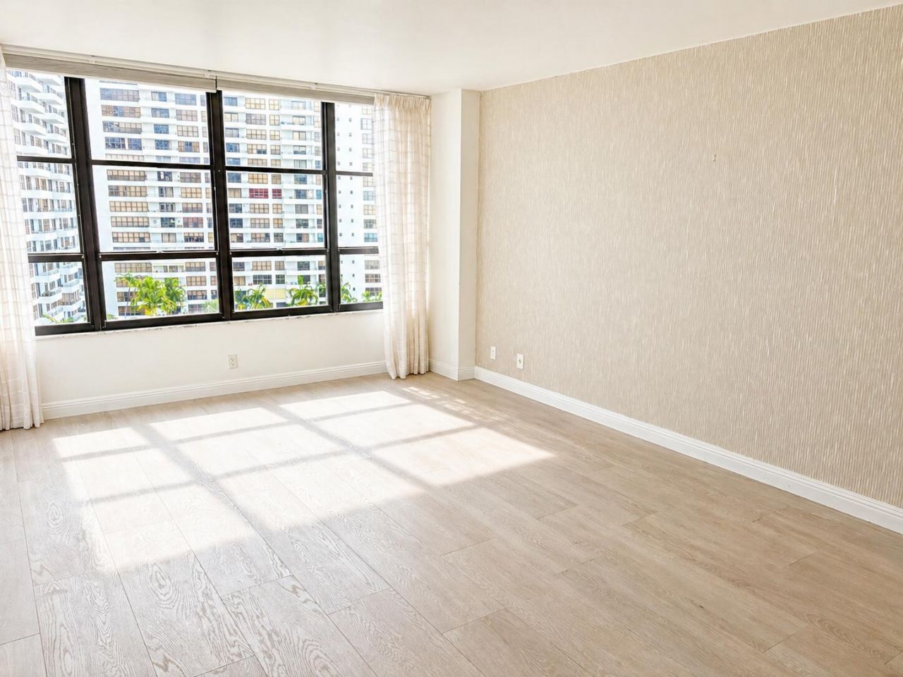 600 Three Islands Boulevard, Unit 1016, Hallandale Beach, FL 33009 Photo