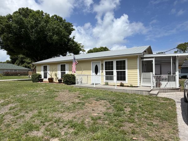 2326 SW 15th St Street SW, Vero Beach, FL 32962