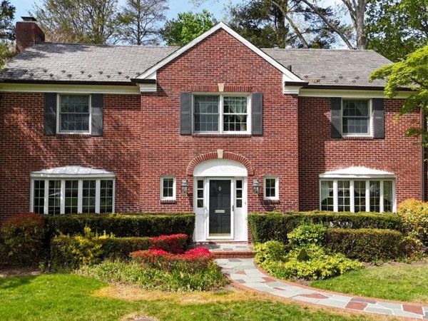 695 Hunt Lane, Manhasset, NY 11030