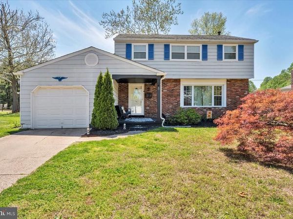 8 HAMPSHIRE AVENUE, BLACKWOOD, NJ 08012