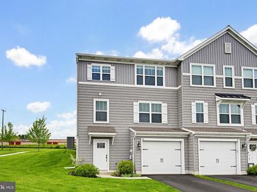 10 SOUTHSIDE DRIVE, WILLOW STREET, PA 17584