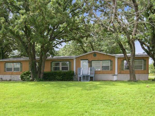 301 Elm Lane, Aurora, TX 76078