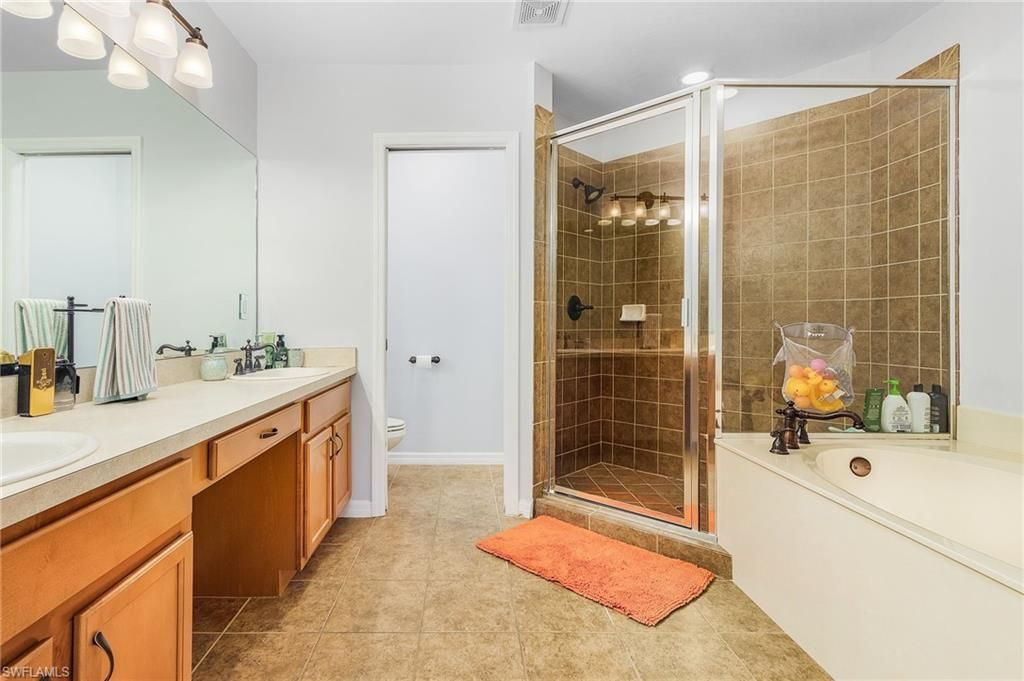 2427 Laurentina Ln, Cape Coral, FL 33909 Photo