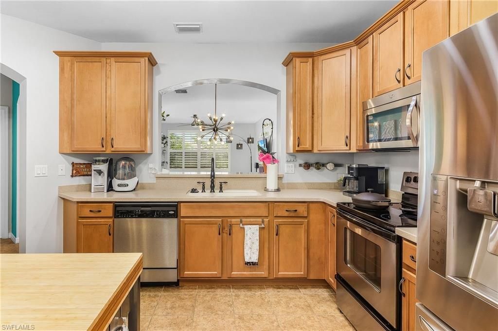 2427 Laurentina Ln, Cape Coral, FL 33909 Photo