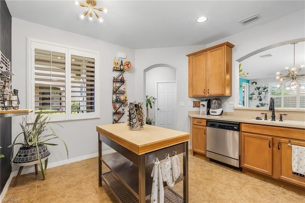2427 Laurentina Ln, Cape Coral, FL 33909 Photo