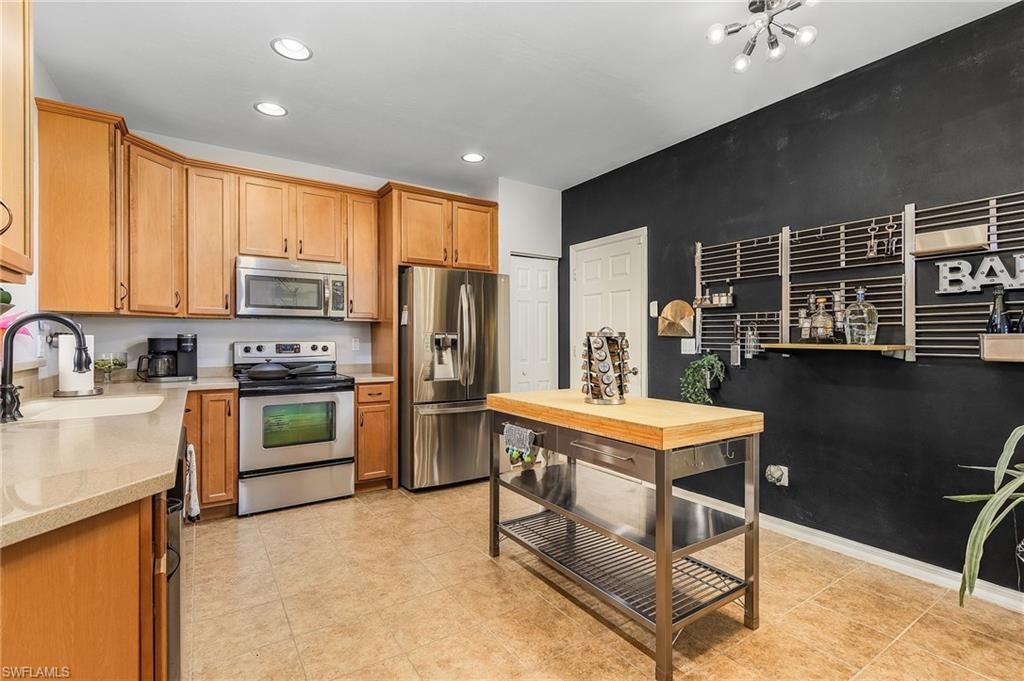 2427 Laurentina Ln, Cape Coral, FL 33909 Photo