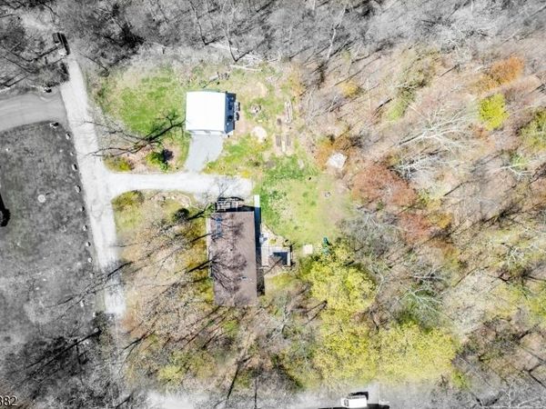 7 Walnut St, Hampton, NJ 07860