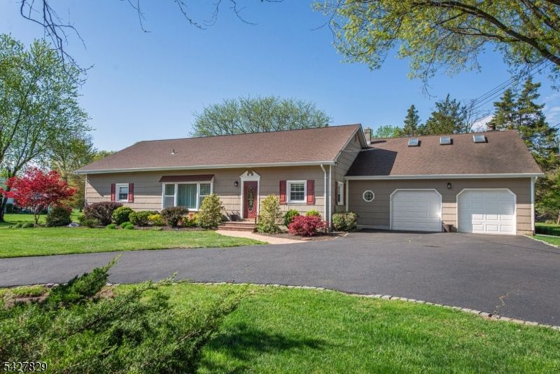 18 Stonewyck Dr, Hillsborough, NJ 08844 Main Photo
