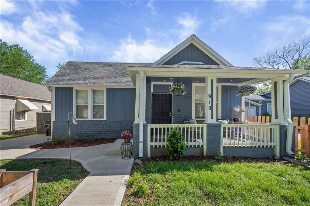 919 Pottawatomie Street, Leavenworth, KS 66048 Main Photo