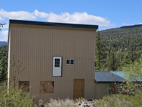 4 Paxson Ln, Kettle Falls, WA 99141