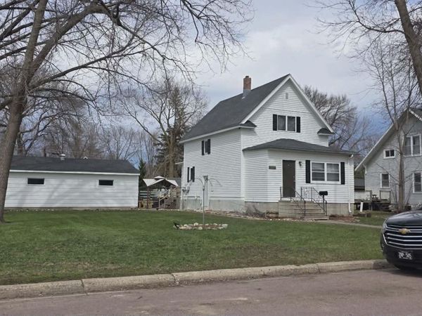 221 W Flynn Street , Redwood Falls, MN 56283