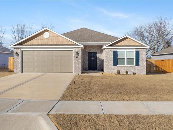 3301 E Hagen Street , Siloam Springs, AR 72761