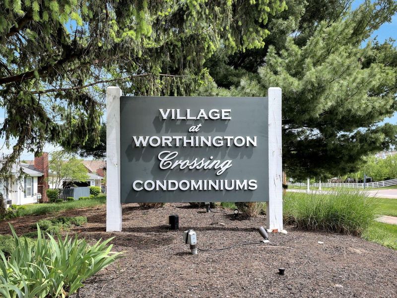 8396 Greyhawk Circle, Columbus, OH 43240 Photo 2