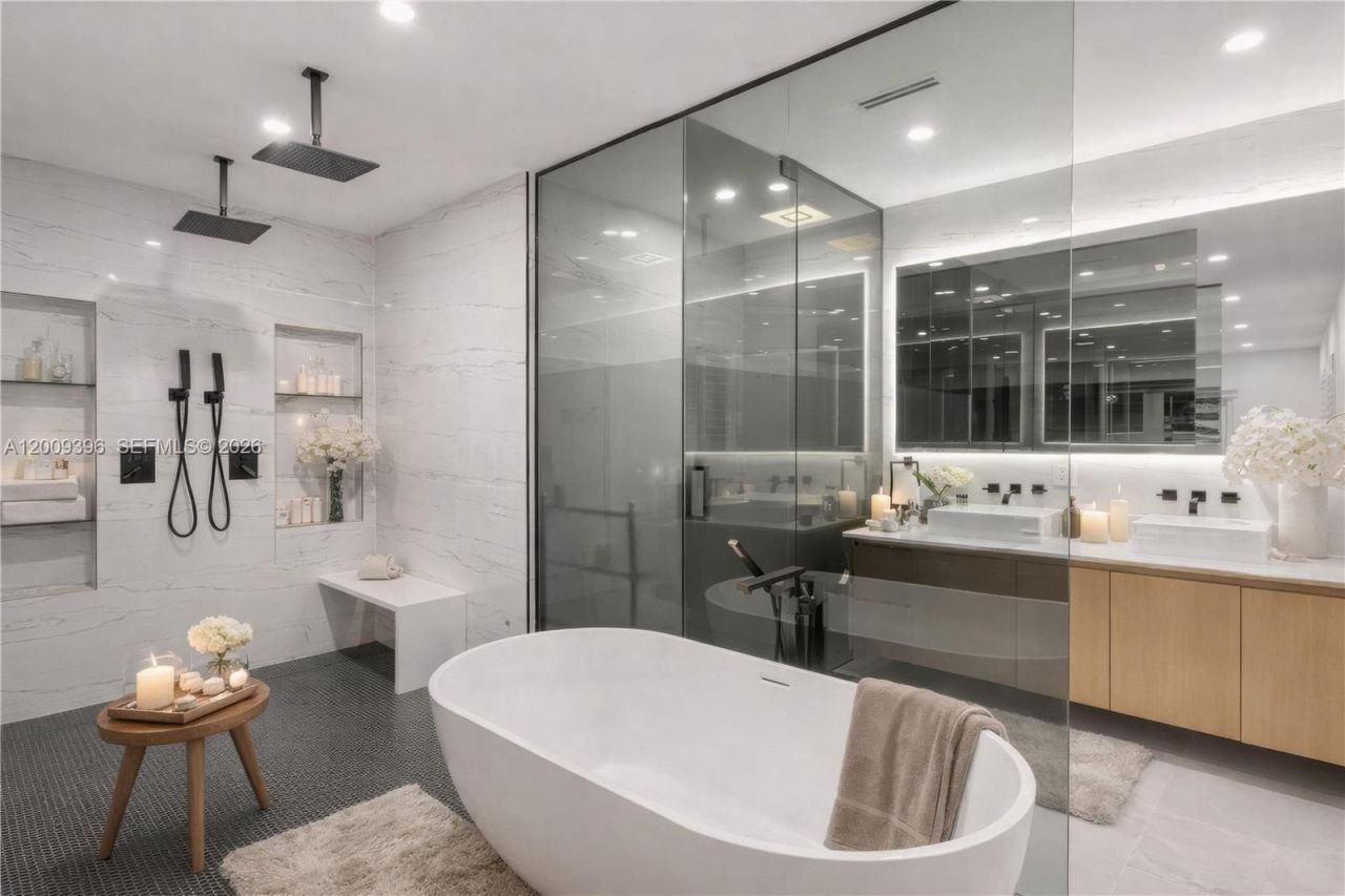 1560 Cleveland Rd , Miami Beach, FL 33141 Photo