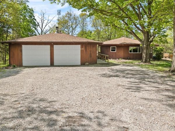 60 My Lane , Hillsboro, IL 62049