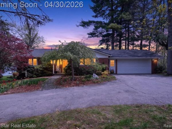 630 Sunset, White Lake Twp, MI 48383
