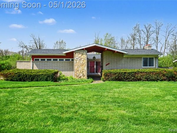 4400 Hedgethorn Circle, Burton, MI 48509