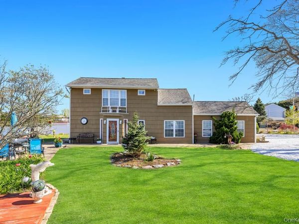 70 Featherbed Lane , Oakdale, NY 11769