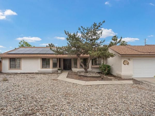 1368 Oakleaf Ln, Ramona, CA 92065