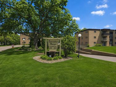 3155 Old Highway 8, Unit 104, Roseville, MN 55418