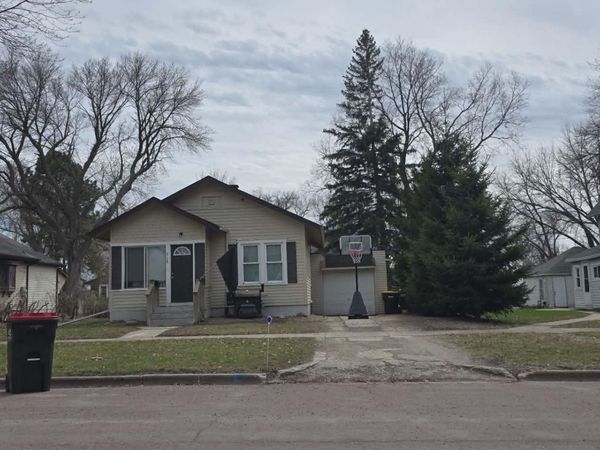 218 W Broadway Street , Redwood Falls, MN 56283
