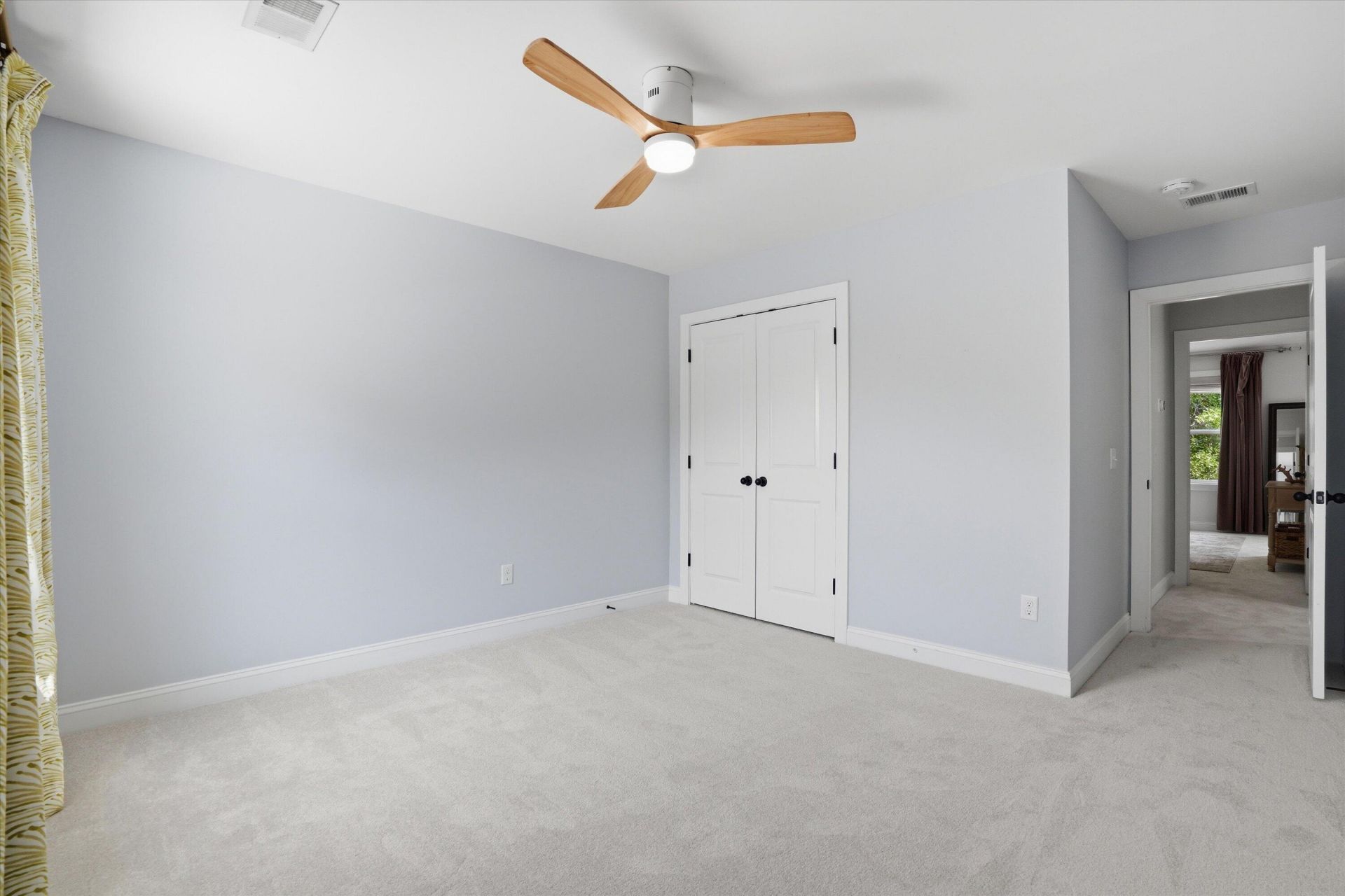2009 Frampton Avenue Photo 24